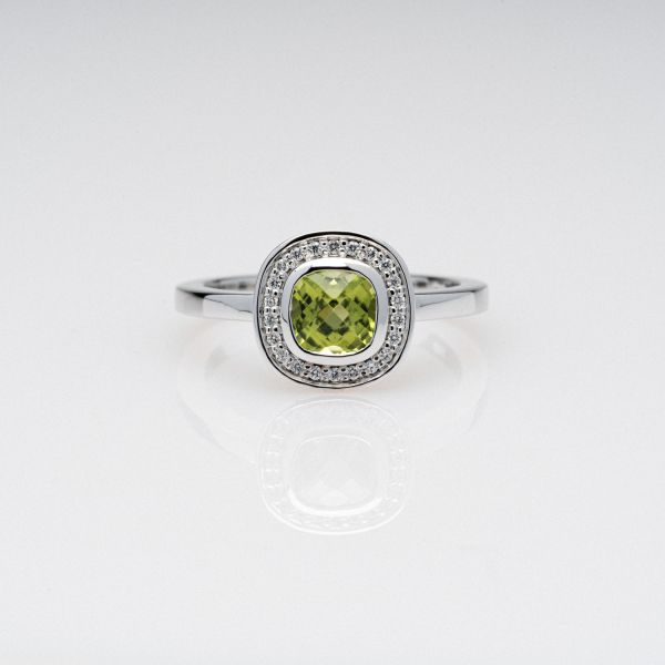 Wendela Horz Schmuck Ring aus Weißgold mit grünem Edelstein
