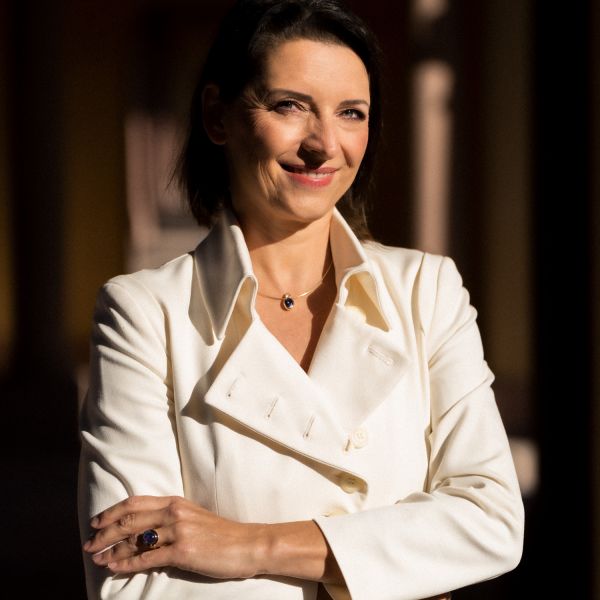 Wendela Horz Schmuck Ring und Kettenanhänger aus Gold mit Edelstein