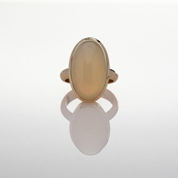 Wendela Horz Ring aus Gold mit Mondstein Bester Freund Oval Frontal