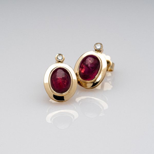 Wendela Horz Ohrstecker Ohrringe mit rotem Edelstein und Diamanten Morgensonne