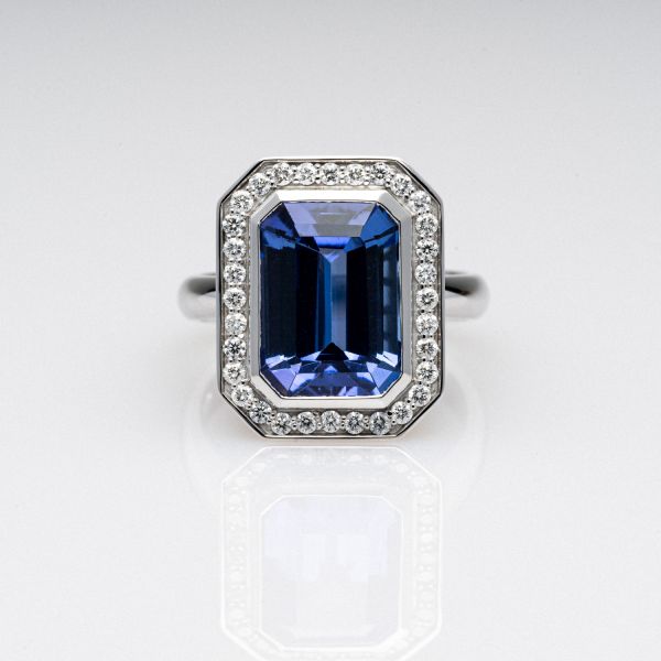 Wendela Horz Ring aus Weißgold mit blauen Edelstein und Diamanten Blaues Wunder von Oben