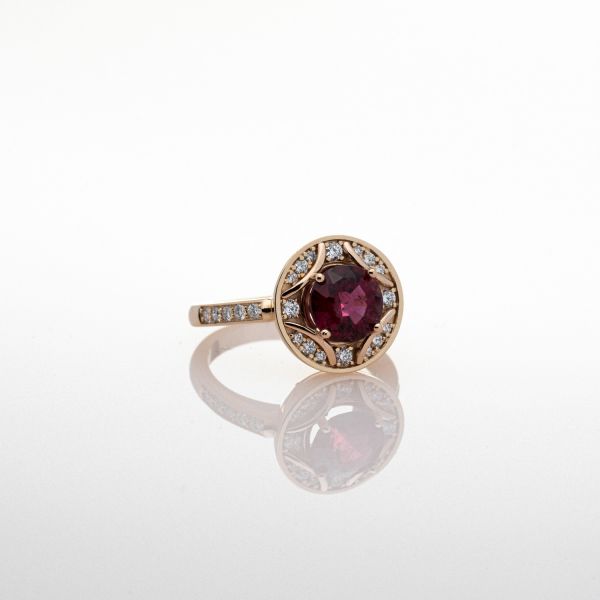 Wendela Horz Ring aus Gold mit rotem Edelstein und Diamanten Rote Glut