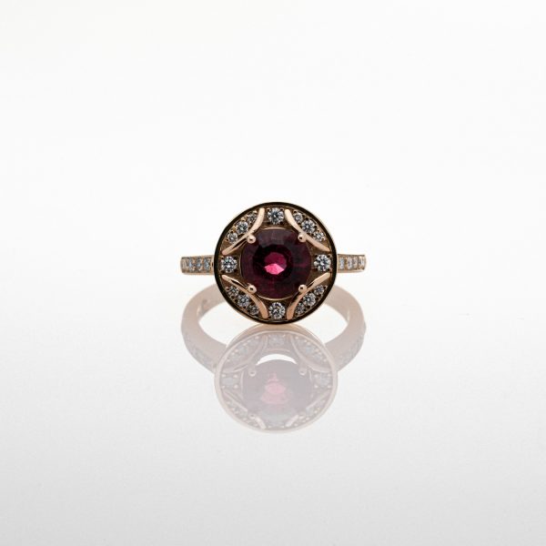 Wendela Horz Ring aus Gold mit rotem Edelstein und Diamanten von Oben