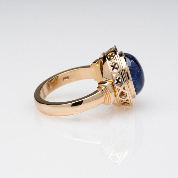 Wendela Horz Ring aus Gold mit blauen Edelstein Seite