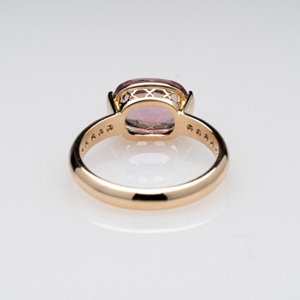 Wendela Horz Ring aus Gold mit pinkenem Edelstein und Diamanten