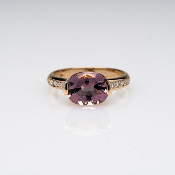 Wendela Horz Ring aus Gold mit pinkenem Edelstein und Diamanten für immer Pink