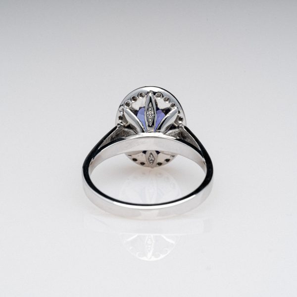 Wendela Horz Schmuck Ring aus Weißgold mit blauen Edelstein und Diamanten Untenansicht